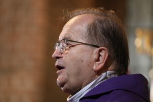media Rydzyka bronią księdza Dymera