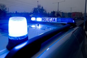 Policyjny pościg za kierowcą ciągnika. Mężczyzna uciekał przez dwa kilometry