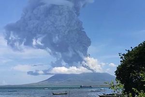 Erupcja wulkanu Ili Lewotolok
