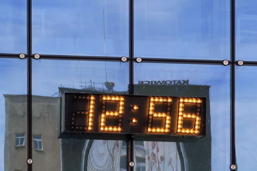 Zmiana czasu na zimowy 2019. Czy będzie? Kiedy ostatni raz przestawiamy zegarki?