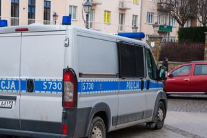 Gorzów Wlkp. Gwałcił 9-letnią Sarę i więził ją w wersalce