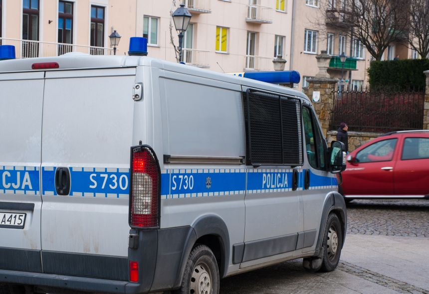 Gorzów Wlkp. Gwałcił 9-letnią Sarę i więził ją w wersalce