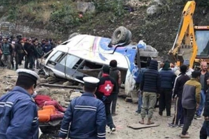 Wypadek autokaru z pielgrzymami w Nepalu. 14 osób nie żyje, 18 rannych