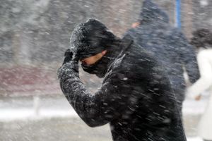 Pogoda na piątek, 28.02. Deszcz i śnieg w prawie całym kraju. Uwaga, ślisko