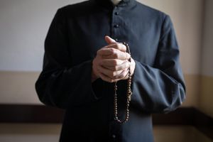 Ksiądz z Ząbkowic Śląskich wysyłał wulgarne sms-y do 13-latki