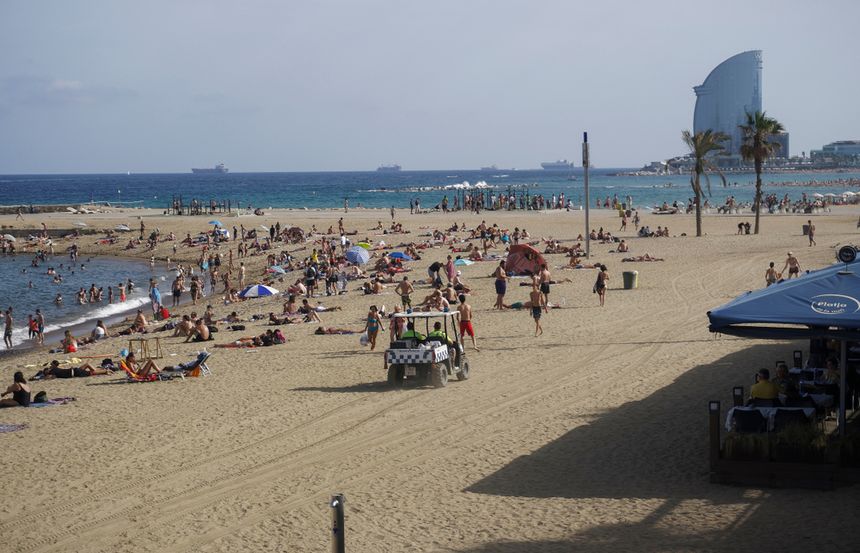 Barcelona. Ewakuacja plaży Sant Sebastia. Powodem ładunek wybuchowy
