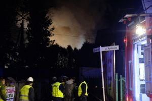 Wybuch gazu w Szczyrku. Pod gruzami mogą być ludzie. Widać ogień