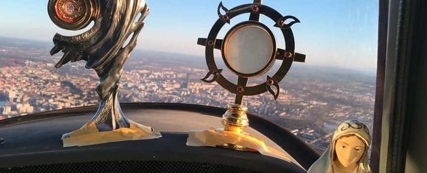 Koronawirus we Wrocławiu. Ksiądz z Żórawiny latał awionetką i odganiał koronawirusa