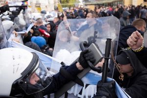 Marsz Równości w Lublinie. Policja użyła miotaczy gazu. Kontrmanifestanci zatrzymani