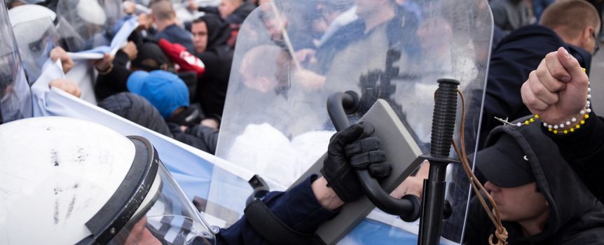 Marsz Równości w Lublinie. Policja użyła miotaczy gazu. Kontrmanifestanci zatrzymani