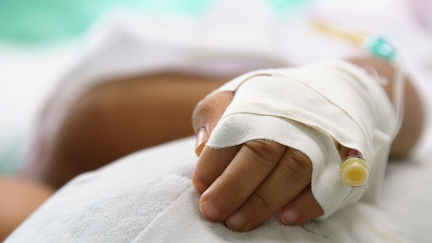 Lublin. 2-letnie dziecko wypadło z okna na drugim piętrze