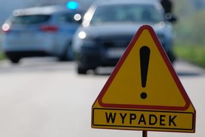 Piotrków Trybunalski. Bus dachował na S8 w kierunku Warszawy. 2 osoby nie żyją