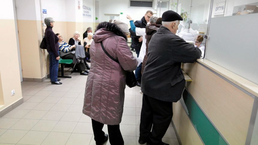  Kolejka do lekarza internisty w związku z epidemia grypy