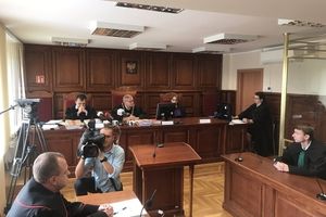 2-letnia Lilianka z Piły nie żyje. Ojczym pchnął ją, bo nie szło mu w grze. Jest wyrok
