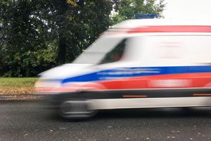 Wypadek dk 39 w m. Łukowice Brzeski. Zderzyły się 2 ciężarówki i osobówka