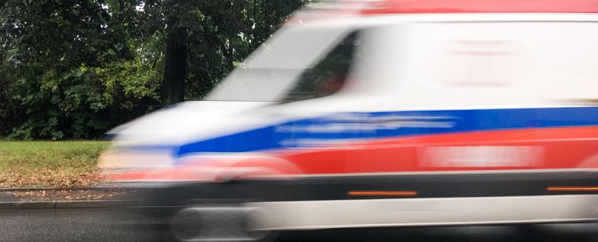 Wypadek dk 39 w m. Łukowice Brzeski. Zderzyły się 2 ciężarówki i osobówka