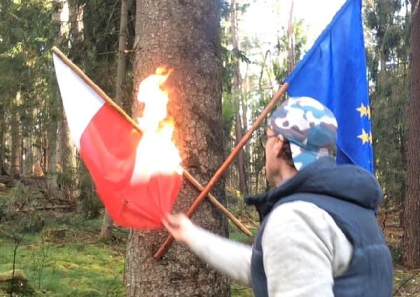Spalenie flagi Polski 