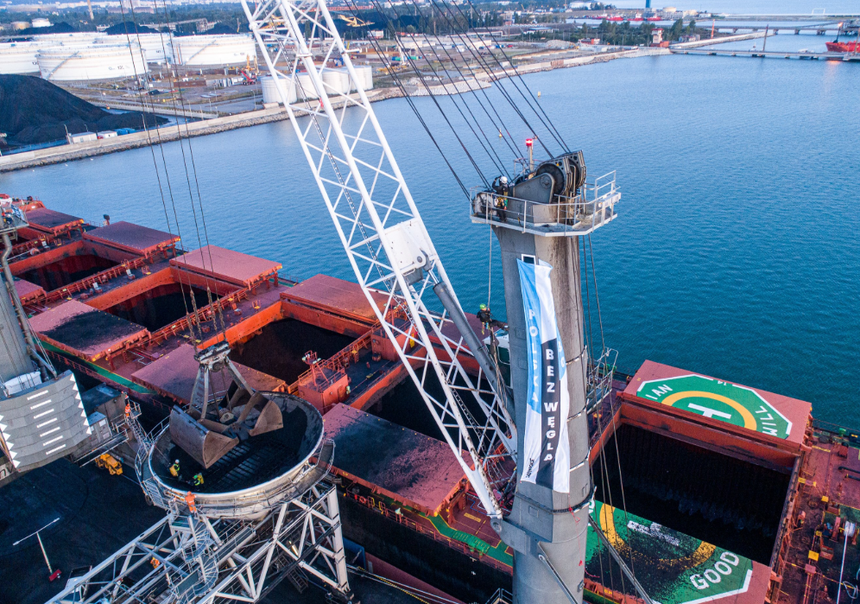 Gdańsk. Aktywiści Greenpeace weszli na żurawie