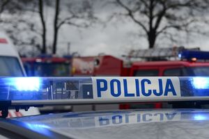Wypadek w m. Gromadka na Dolnym Śląsku. Cysterna wpadła do rowu