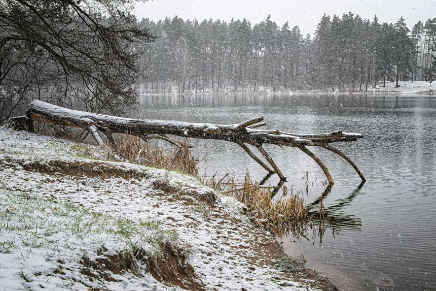 Pogoda w niedzielę 29 marca. Sypnie śniegiem, uwaga na porywisty wiatr