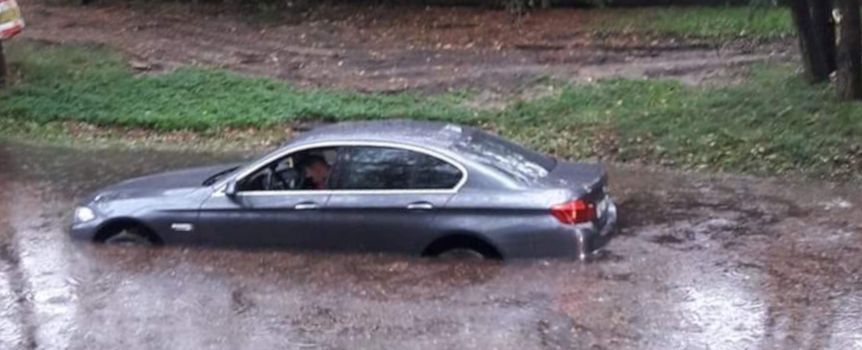 Burza nad Łodzią 9 września. Zalane ulice, połamane drzewa [WIDEO]