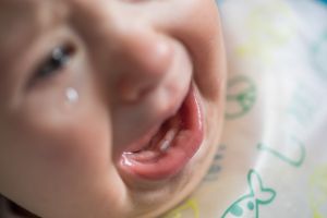 Jastrzębie-Zdrój. 8-miesięczna dziewczynka wśród karaluchów. Cała jej rodzina była pijana
