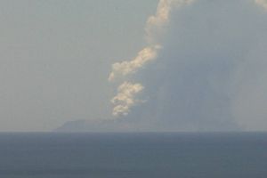 Erupcja wyspy-wulkanu White w Nowej Zelandii. Po wybuchu są ofiary, ranni i zaginieni