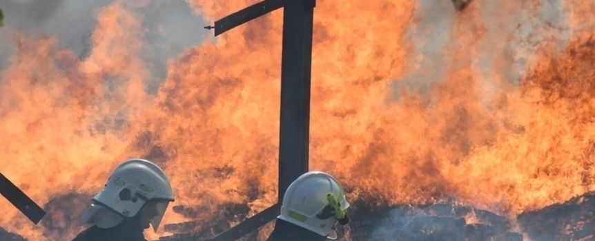 Pożar w Bytomiu. Pali się była fabryka Jopek na Stroszku