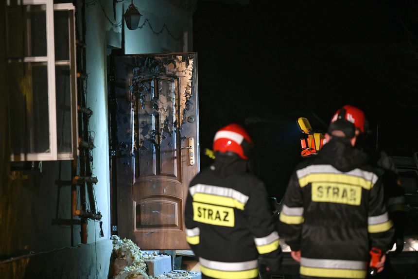 Leżachów. W pożarze zginął 30-latek, jego 2-letnia córka walczy o życie
