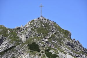 Burza w Tatrach. Mimo zakazu turyści wchodzą na Giewont. "Chcemy zobaczyć krzyż"