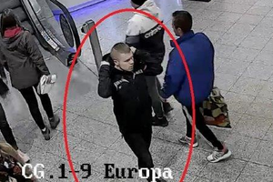 Kraków. Obciął kobiecie włosy na ul. Basztowej. Szuka go policja