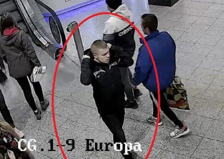 Kraków. Obciął kobiecie włosy na ul. Basztowej. Szuka go policja