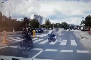 Lubin. Motocyklista wjechał w dziecięcy wózek z niemowlakiem