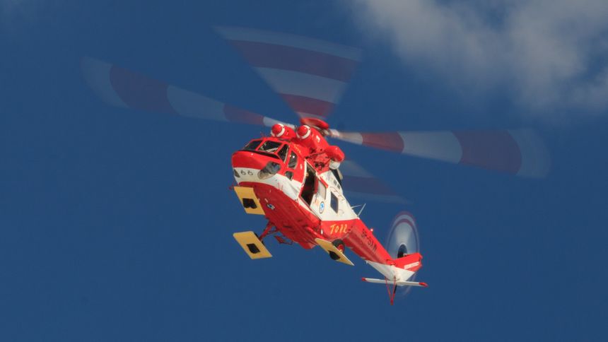 Wypadek pod Rysami. Turysta spadł z 400 metrów