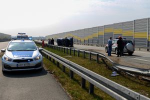 nagi mężczyzna biegał po DK2