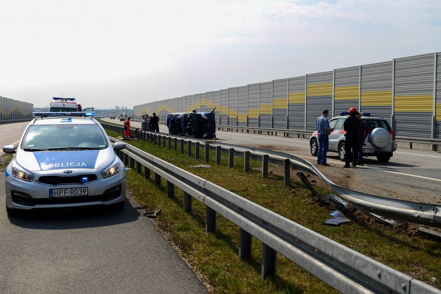 nagi mężczyzna biegał po DK2