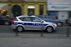 Wypadek na Zaporoskiej we Wrocławiu. Zatrzymano 37-latka podejrzanego o staranowanie przystanku