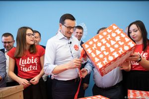 Szlachetna Paczka 2019. Mateusz Morawiecki przygotował prezenty dla rodziny z Warszawy