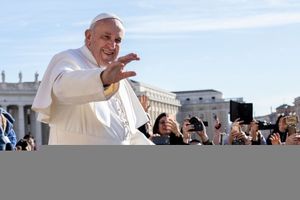 Ojcze nasz: nowa wersja. Kiedy papież Franciszek wprowadzi zmieniony tekst modlitwy? 