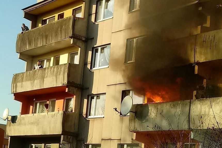 Piekary Śląskie. Pożar w bloku, rannych zostało 5 osób|undefined