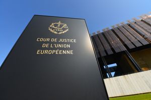 TSUE: obniżenie wieku emerytalnego sędziów SN sprzeczne z prawem UE