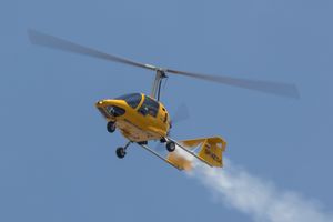 Mazury. Wiatrakowiec spadł na dom. Pilot był nietrzeźwy