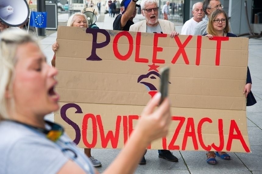 Polexit. Donald Tusk ocenił możliwość wyjścia Polski z Unii Europejskiej|undefined