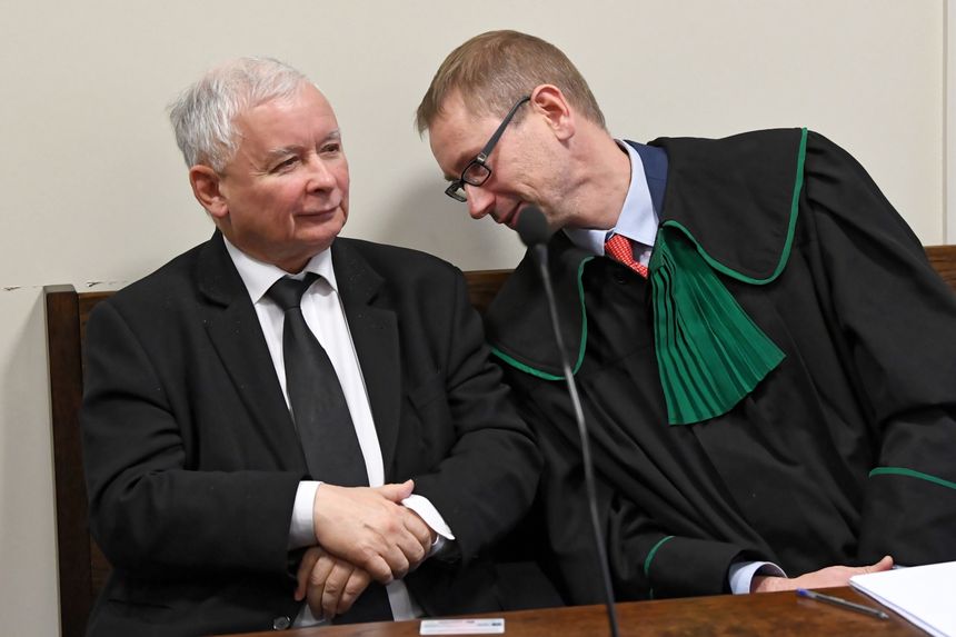 TVN24 pokazał na wizji dowód osobisty prezesa PiS Jarosława Kaczyńskiego|undefined