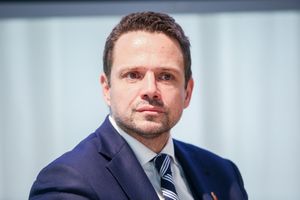 trzaskowski dekomunizacja|undefined