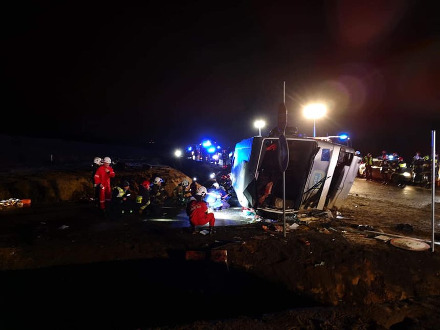 Dolnośląskie. Wypadek autobusu pod Suchą Górą. Jedna osoba nie żyje|undefined