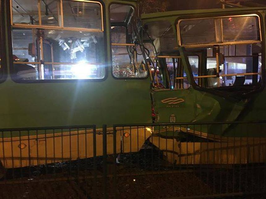 Poznań. Zderzenie trzech tramwajów. Co najmniej 10 osób zostało rannych|undefined