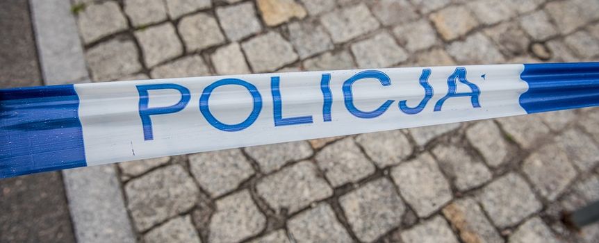 Strzelanina na Bródnie w Warszawie. Nie żyje kobieta. Obok wybuchły pożary