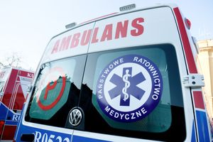 Wypadek w Warszawie. Karetka na sygnale zderzyła się z mazdą k. Dworca Wileńskiego