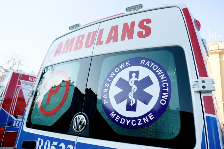 Wypadek w Warszawie. Karetka na sygnale zderzyła się z mazdą k. Dworca Wileńskiego